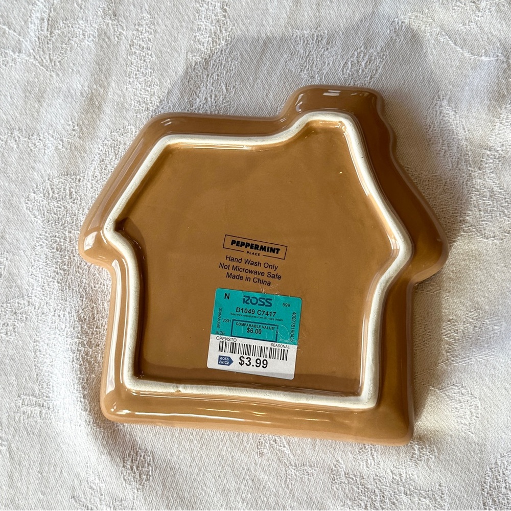 Gingerbread House Ceramic Plates - Brown - Picture 4 of 4